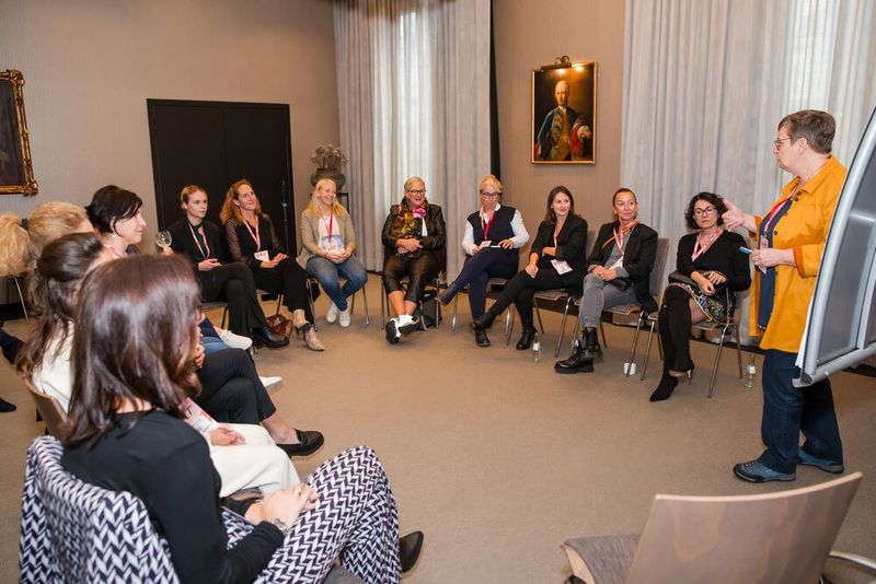 Sabine Smentek hielt einen interaktiven Workshop zum Thema »Präsent in Social Media – Segen oder Fluch?!« (Bild: www.hamann.photo)