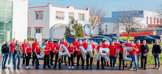 Die Basis des Erfolgs von RK Rose+Krieger ist ein motiviertes und versiertes Team. Deshalb investiert das Unternehmen kontinuierlich in die Aus- und Weiterbildung seiner Mitarbeiterinnen und Mitarbeiter.(Bild:  RK Rose+Krieger GmbH)