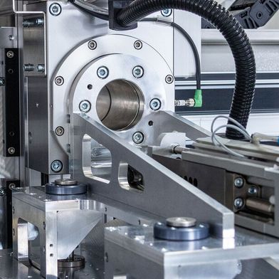 Aus Linearführungen in Kombination mit weiteren Komponenten entstehen komplexe Anlagen für die Automatisierung. (Bild: IEF-Werner)