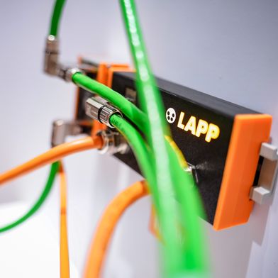 Building on the insights from Etherline Guard for data cables, Lapp is developing a system that will, for the first time, record the wear of power-carrying cables during operation. (Source: Lapp)