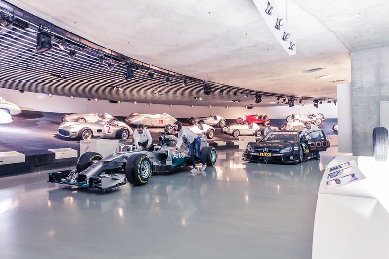 Das Mercedes-Benz-Museum bietet einen Überblick über die Automobilgeschichte von den Anfängen bis heute. (Daimler)