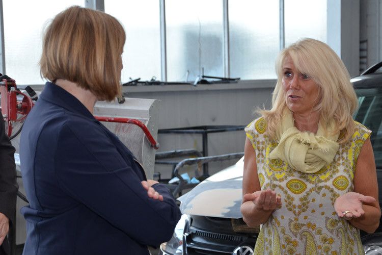Sabine Anslinger führte die Jury durch ihr Unternehmen. (Foto: Scheid)