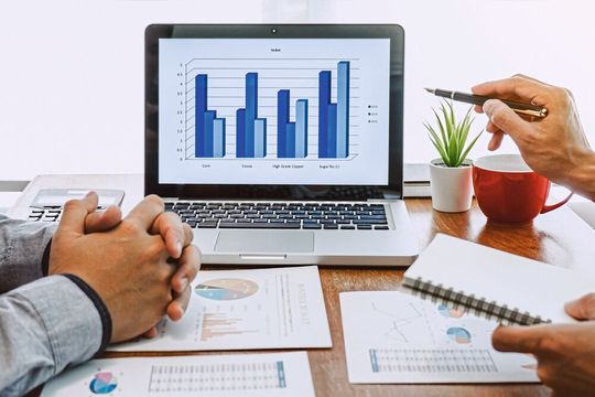 Datenschutz ist unumgänglich. Wer das Fachwissen dafür nicht im eigenen Haus hat, kann beispielsweise bei Sachverständigenorganisationen Rat und Hilfe finden.(Bild:  © Freedomz - stock.adobe.com)