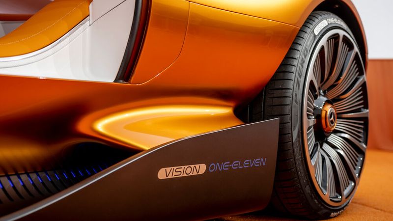 Ein Blickfang sind die 22-Zoll-Räder mit sportlichen Pirelli-Reifen. (Bild: Mercedes-Benz)