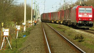 Mobile Warnsysteme sorgen für mehr Sicherheit auf Gleisbaustellen. (Zöllner Signal GmbH)