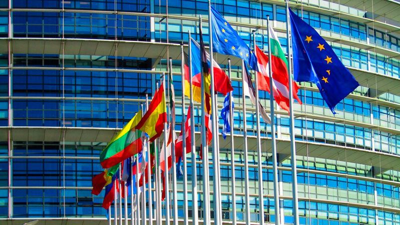 Das Europäische Parlament stimmte dem Datengesetz zu. Nun hofft der ZDK im anstehenden Verfahren zum Data Act für das Kfz-Gewerbe erforderliche Regelungen erwirken zu können.