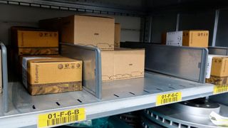 Verschwinden zunehmend aus den Regalen: die Economy-Teile von VW. Das Werkstattkonzept Economy Service will der Hersteller aber stärken. (Bild: Rosenow – »kfz-betrieb«)