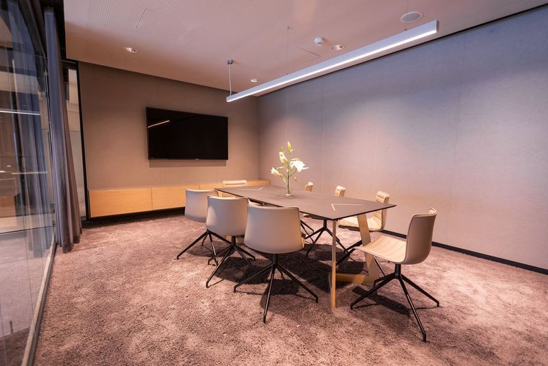 Auf rund 530 Quadratmetern ist ausreichend Platz für Kundengespräche. (Bild: Audi)