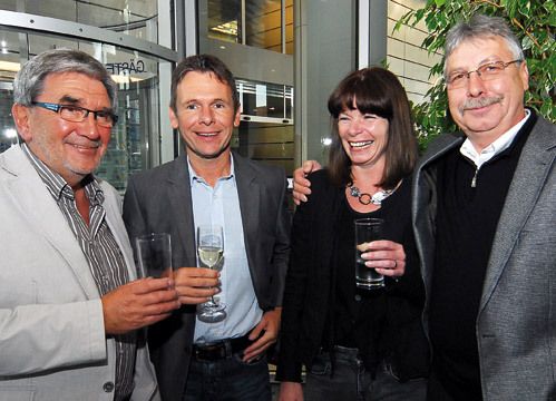 Ein Franke im Osten: Hans-Peter Lange, LV-Präsident Berlin-Brandenburg, Stefan Zügner, Vertriebsleiter Vogel Business Media, Heike Blessin, Geschäftsführerin LV Berlin-Brandenburg, und Jörg Behncke, Geschäftsführer LV Mecklenburg-Vorpommern (v.li.). (Archiv: Vogel Business Media)