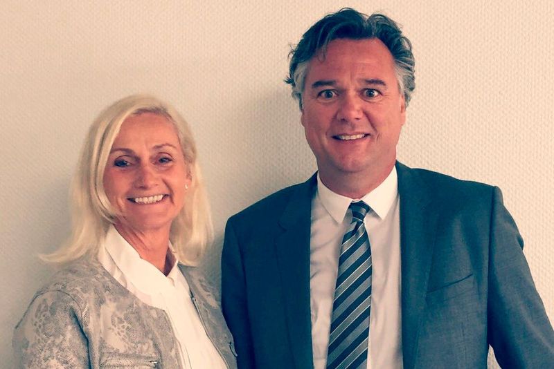 Die beiden Geschäftsführer des Nienburger Autohauses, Britta Schlesner-Brümmer und Frank Brümmer, schaffen es mit ihrer besonderen Strategie, Kunden zu begeistern. (Autohaus Schlesner)
