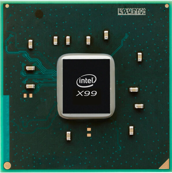 Passend zu den neuen Prozessoren gibt es mit dem X99 auch einen neuen Chipsatz. Er stellt acht PCIe-2.0-Lanes bereit, unterstützt nun auch USB 3.0 und bis zu 10 SATA-Ports mit 6.0 Gigabit/s. (Bild: Intel)
