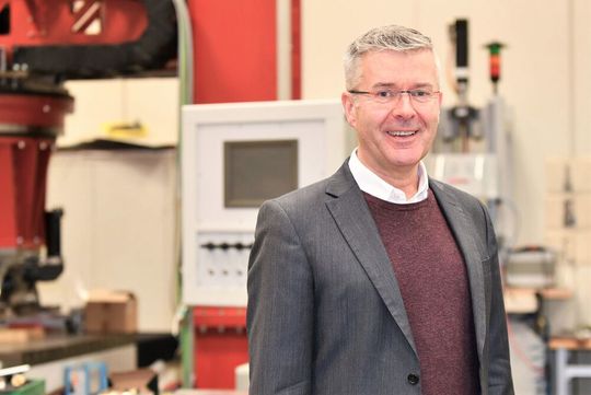 Professor Jens P. Wulfsberg, Präsident der WGP (Wissenschaftlichen Gesellschaft für Produktionstechnik und Leiter des Laft in Hamburg, weist darauf hin, dass auch energieintensive Unternehmen viel Sparen können. Dabei hilft auch eine neue Initiative. Professor Jens P. Wulfsberg, Präsident der WGP (Wissenschaftlichen Gesellschaft für Produktionstechnik und Leiter des Laft in Hamburg, weist darauf hin, dass auch energieintensive Unternehmen viel Sparen können. Dabei hilft auch eine neue Initiative.