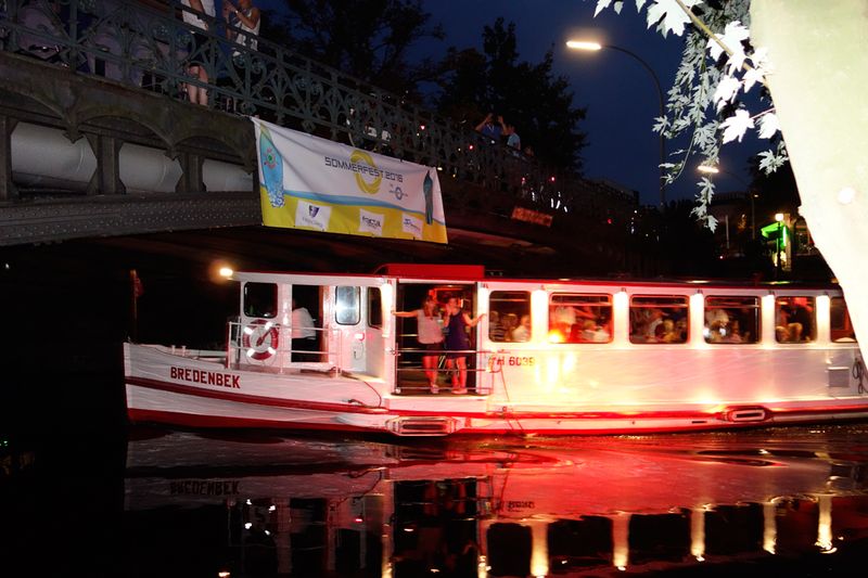 Hochbetrieb auf der Alster durch die Partyboote. (Bild: IT-BUSINESS)