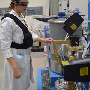 Ein wichtiges Einsatzgebiet von Datenbrillen ist die Unterstützung von Werkern und Servicekräften in der Industrie.(Bild:  XpertEye)