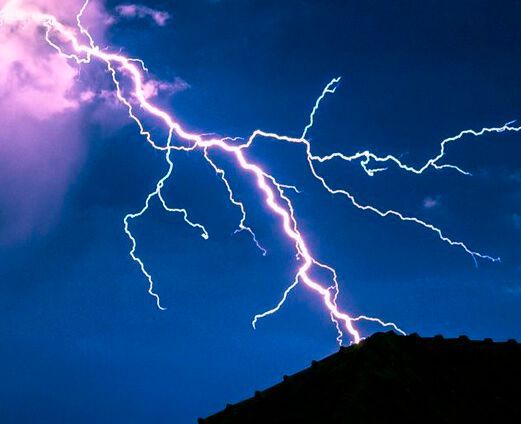 Die deutsche Elektro- und Digitalisierungsindustrie steht unter Hochspannung. Denn nachdem man sich einige Probleme vom Hals schaffen konnte, klagt man nun über einen permanenten Aufttragsmangel. Und ein Ende sei kaum abzusehen ...(Bild:  Zischel)