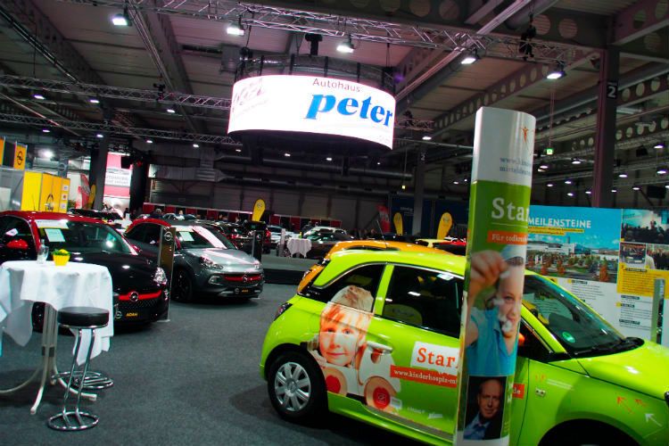 Automobile Peter, das Autohaus Vogel, das Autohaus Schorr, und Stärker-Profil hielten die Fahne für Opel hoch. (Stephan Richter)