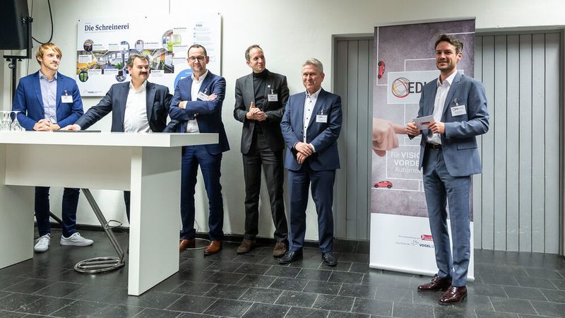 Die Referenten (v. l.) Claas Blume, Frank Janser, Michael Hog, Hans Peter Schlegelmilch, Helmut Meitner und der stellvertretende Chefredakteur der »AI«, Christian Otto. (Stefan Bausewein/»Automobil Industrie«)