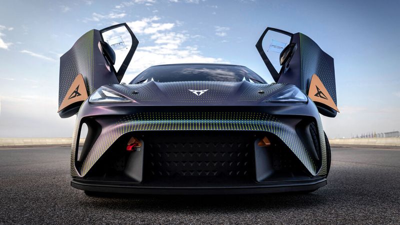 Die Akkus sind in Cupras Urban Rebel Racing Concept unter der Mittelkonsole und quer hinter den beiden Sitzen untergebracht. (Bild: Autoren-Union Mobilität/Seat)