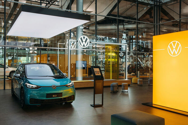 Rund einen Monat vor dem Bestellstart setzt VW in der Gläsernen Manufaktur ... (Bild: Volkswagen)