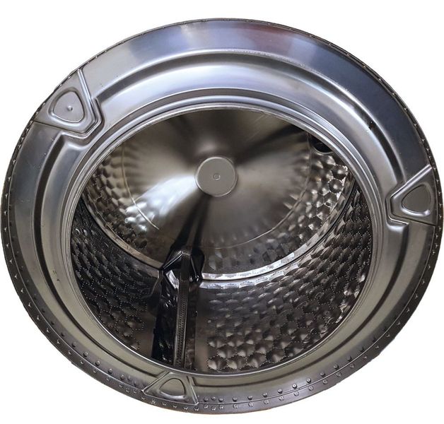 Hier zu sehen die Trommel einer Industriewaschmaschine, bestehend unter anderem aus den durch 97 Tox-Rund-Punkte mit Durchmesser 8 mm verbundenen Komponenten Trommelboden und Trommelmantel. (Tox Pressotechnik)
