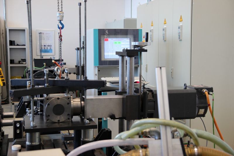 Betriebsbesichtigung Kroenert GmbH & Co. KG und ZAE Antriebssysteme (Bild: Königsreuther)