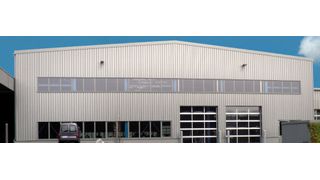 Die bauliche Verbindung von Fertigung und Kompetenzzentrum soll Mitarbeitern und Kunden zugute kommen. In der 1000 m² großen Halle findet die gesamte Rohrbearbeitung statt. (Fetra)