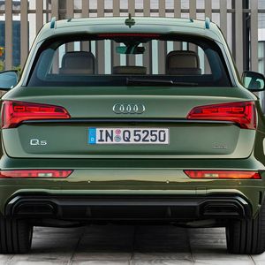 (Audi)