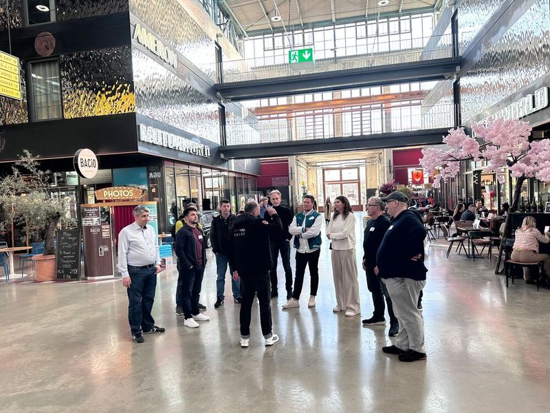 ...machen die anderen einen Rundgang durch die Motorworld. (Bild: Vogel IT-Medien GmbH)