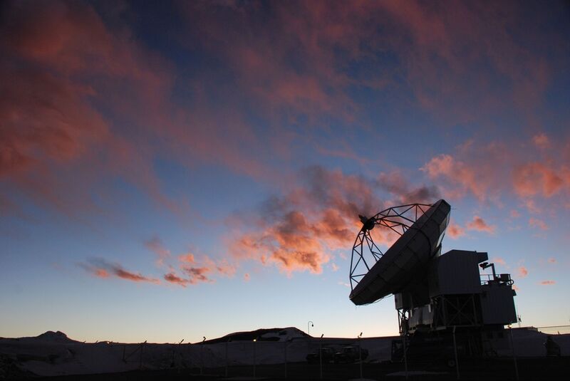 Das APEX – Teleskop in der Atacma-Wüste (APEX/Max-Planck-Institut für Radioastronomie / Carlos Duran)