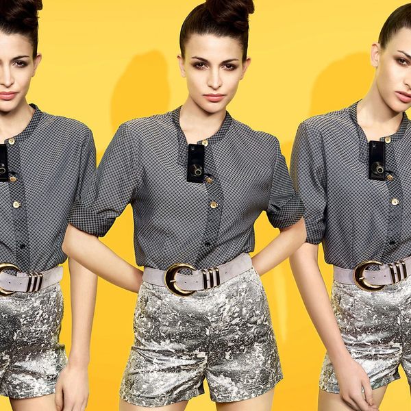 Für alle Schnappschuss-Meister und -innen: Die Autographer Schnappschuss Kamera baumelt locker um dem Hals oder ist ebenso locker irgendwo am Körper positioniert. Sie ist ausgestattet mit einer 136°-Weitwinkellinse, deren Blick praktisch nichts entgeht. Zudem ist die Kamera mit neuester Technik vollgestopft, von Bluetooth über 8GB internen Speicher und GPS bis zu fünf intelligenten Sensoren für schnelle Voreinstellungen und einer eigenen Smartphone App. Das ganze nur 58 Gramm schwer und mit einer ewigen Akkudauer von 24 Stunden. Kostenpunkt bei www.radbag.de: 279,95 Euro.  (Bild: www.radbag.de)