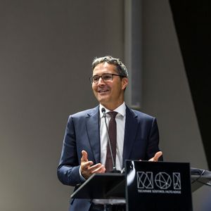 (Luca Guadagnini - Lineematiche)