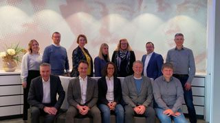 Die Jury des Automotive Business Awards besteht aus Mitgliedern der »kfz-betrieb«-Redaktion und den Businesspartnern Bank Deutsches Kraftfahrzeuggewerbe, CG Car-Garantie Versicherungs-AG, Loco-Soft, Mobile.de und TÜV Nord Mobilität. (Bild: Schmidt – autoFACHMANN)