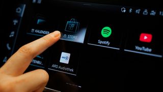 Audi bringt ab Sommer in ausgewählten Modellen einen Appstore, über den verschiedene Anwendungen direkt im Auto heruntergalden werden und genutzt werden können. (Bild: Audi)