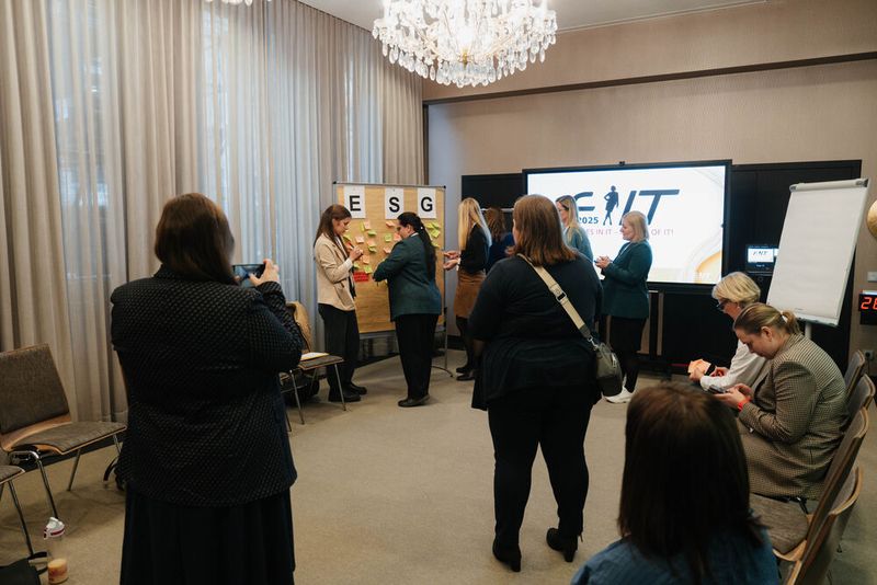 Währenddessen wurden auch die Teilnehmerinnen des Workshops „Game Changer – Twin Transformation“ von Kerstin Haubold (Kyndryl) selbst aktiv. (Bild: Manuell Emme Fotografie)