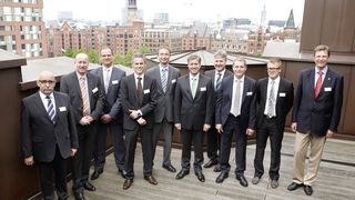 Die Referenten des Branchentages v.l.n.r.: Peter Blaes, Volker Schmidt, Johannes Waller, Martin Dörrich (alle Rittal), Hauke Schlegel (VDMA), Prof. Dr.-Ing. Carlos Jahn (TUHH), Wilfried Braun (Rittal), Stefan Preé (Eurogate), Henrik Alfke (Interschalt) und Marcel Favretto (Peter Döhle). Georg Schmidt-Reindahl (Eplan) ist nicht abgebildet. (Rittal)