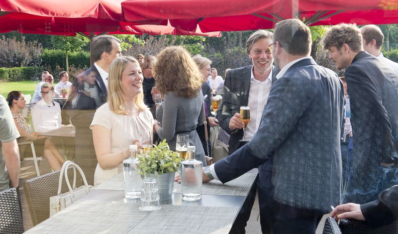 Maik Wetzel am Abend im Gespräch mit den Partnern (Eset)