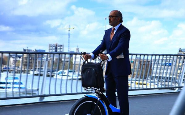 Leise und umweltfreundlich ist der Qugo das ideale Fahrzeug zur Fortbewegung in Stadt und Natur (Bild: Urban Mobility Europe)