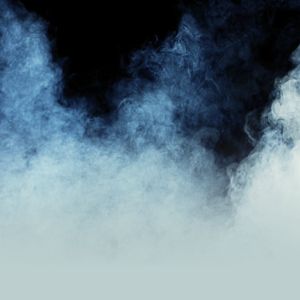 Schweißrauch enthält Schadstoffe, die sich über die Luft in der Produktionshalle verteilen und so auch Mitarbeiter gefähren, die nicht direkt am Schweißprozess beteiligt sind.