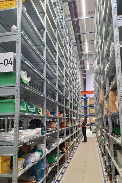 Ebenfalls unter dem Dach von Mercedes-Benz Heritage angesiedelt ist die Sparte „Classic Parts“. Entsprechend große Lagerkapazitäten bietet die neue zusätzliche Halle („Fellbach 2