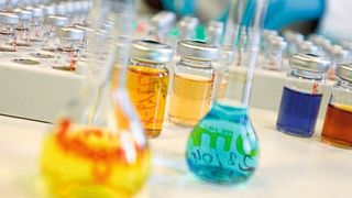 Dekra unterstützt Unternehmen dabei, die SCIP-Meldung im erforderlichen Format zu erzeugen und bei der Echa einzureichen. Darüber hinaus berät Dekra beim SVHC-Management und bietet SVHC-Laboranalytik an.  (Dekra)