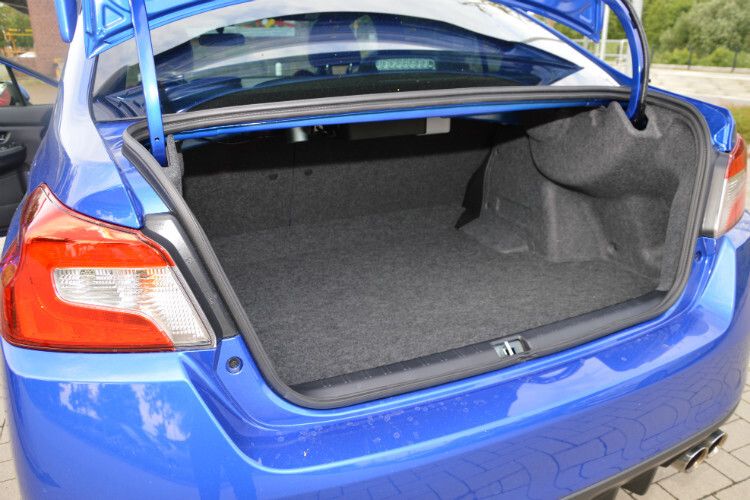 Der Sportwagen soll auch durch Alltagstauglichkeit glänzen. Das Kofferraumvolumen beträgt laut Hersteller 460 Liter. (Foto: Achter)