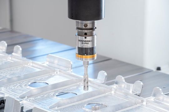 Renishaw hat die AMB 2026 genutzt, um zwei innovative Messtaster vorzustellen, die Bauteile direkt in der Werkzeugmaschine checken können. Eins davon ist der erste Ultraschall-Messtaster des Unternehmens, der sich RUP60 nennt. Hier mehr dazu – und zu dem anderen ...(Bild:  Renishaw)