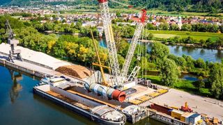 Schmidbauer berichtet hier über einen spektakulären Straßentransport, eines Bauteilgiganten für Bayernoil. Vier Etappen hat man dafür durchlaufen. Hier finden sie beeindruckende Szenen, dieser logistischen Leistung. In Kelheim wurde gestartet... (Schmidbauer)