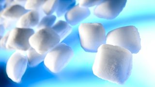 Sanitisierungsmöglichkeit für Enthärtungsanlagen: Regeneriertabs Sanisal P  (Bild: Christ)