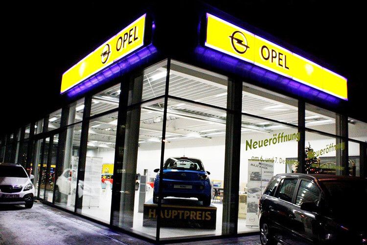 Der Hauptpreis am Eröffnungswochenende: Ein Jahr lang Adam fahren. (Foto: Autohaus Peter)