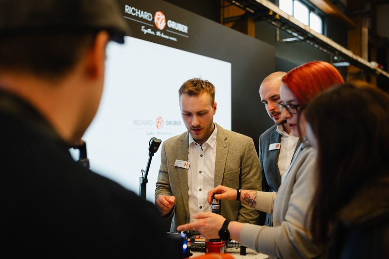 Die Fachgespräche sind das, was die Schraubtec ausmacht. (Bild: tinografiert)