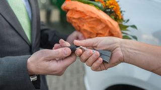 Wann die gesenkte Mehrwertsteuer beim Fahrzeugkauf angewendet wird, hängt vom Zeitpunkt der Übergabe ab. (Promotor/Volz)