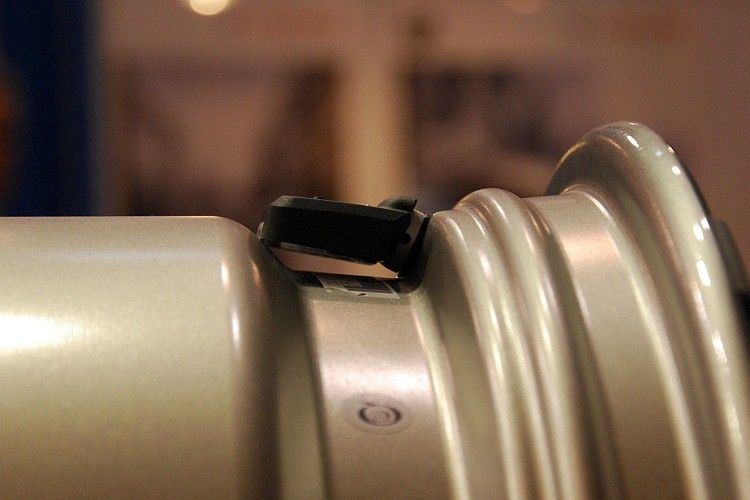 Passt nicht, wackelt und hat Luft: Wenn Felgenbett und Sensor nicht zusammenpassen, ist der Ausfall programmiert. (Foto: Rosenow)