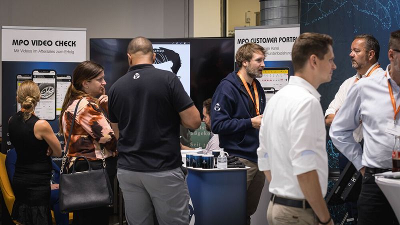 Das Würzburger Softwareunternehmen CPL sowie mehrere andere Anbieter zeigten auf den Automotive Business Days, dass sich die gesamte Customer Journey im Autogeschäft digital abbilden lässt. (Bild: Stefan Bausewein)