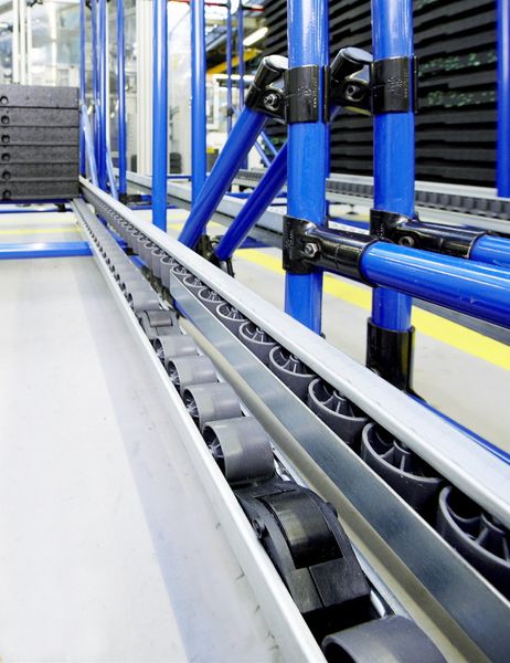 Die neuen Bremsrollen sorgen für einen kontinuierlichen Lauf – auch wenn mehrere Trays übereinander gestapelt sind. (Bild: Bito)